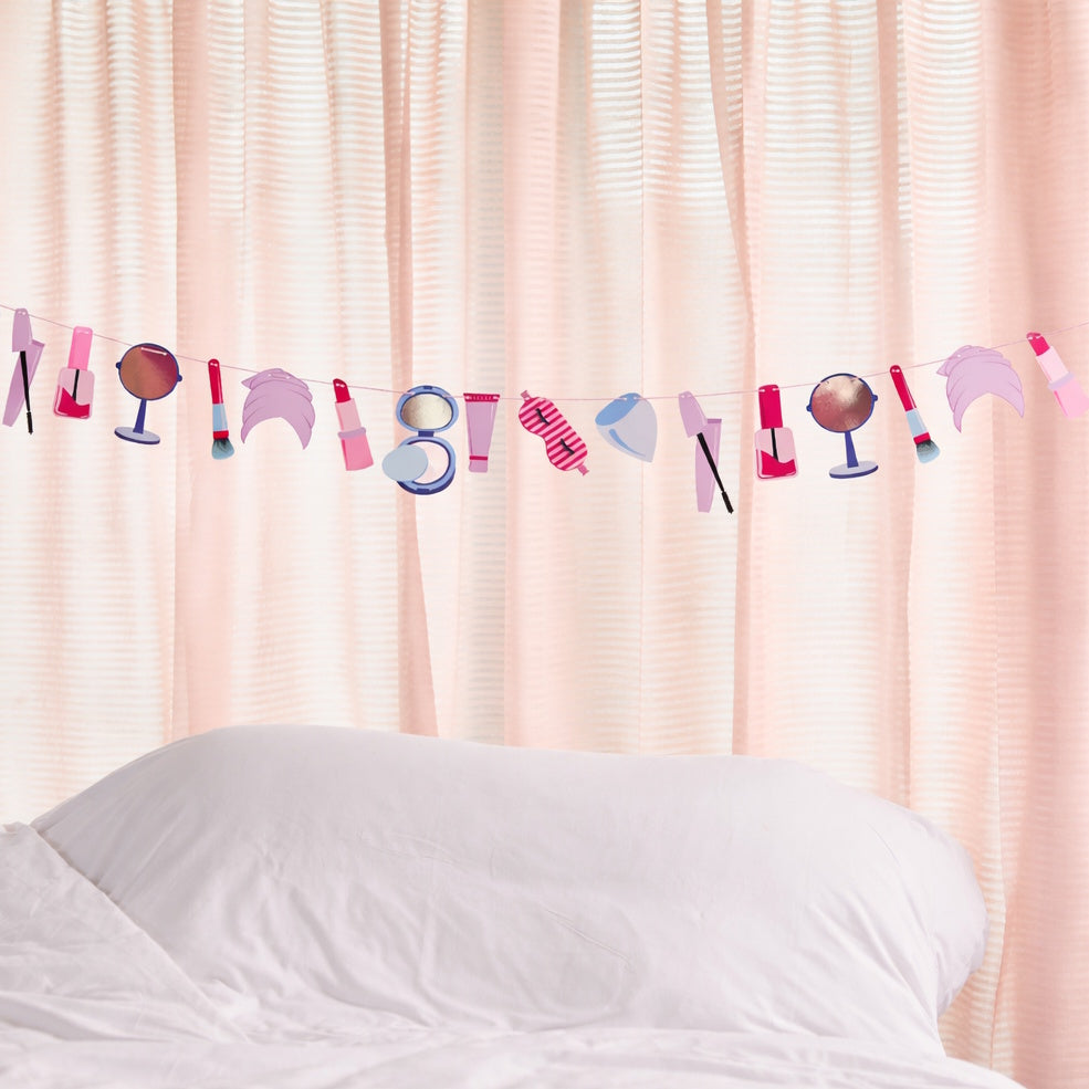 Pamper Party Make-Up Garland