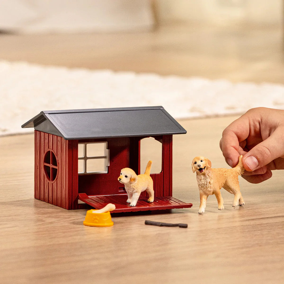 Schleich Dog Kennel with Golden Retriever