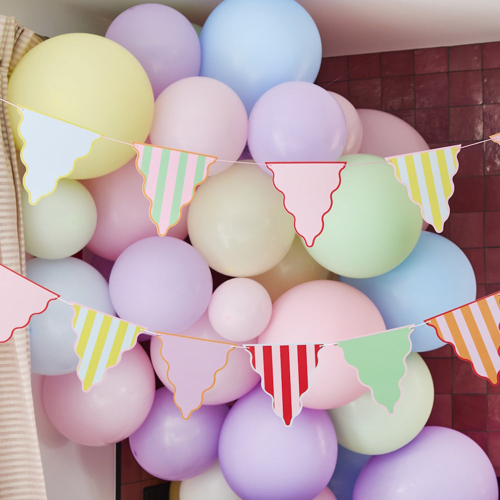 Bright Banquet Wavy Flag Bunting